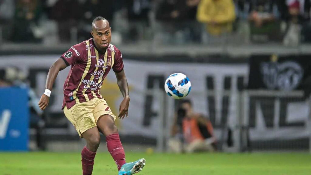 deportes tolima junior hernandez interes equipos futbol profesional colombiano fpc america cali millonarios lateral izquierdo zurdo mercado fichajes contrataciones incorporaciones refuerzos contratados plantilla profesional liga betplay dimayor cuadrangulares final serpa camacho familia gomez tulio marcela