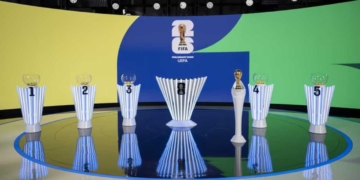 sorteo mundial 2026 donde ver hoy vivo online plataformas streaming transmision transmisiones emision emisiones app aplicaciones canal canales tv television en directo senal abierta youtube futbol gratis paginas web sitios internet a que hora juegan horarios países donde pasan como ver paises colombia caracol rcn argentina directv internacional espana italia movistar espn transmiten tudn mexico estados unidos canada infantino bombos trump