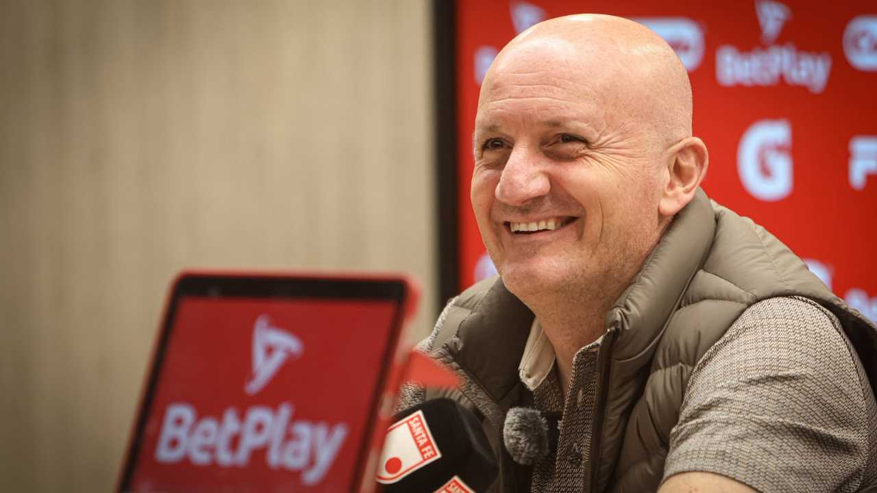 pablo repetto nuevo director tecnico independiente santafe presentacion oficial rueda de prensa presidente eduardo mendez entrenador dt pretemporada jugadores salen llegan refuerzos mercado fichajes contrataciones rodallega copa libertadores 2026 liga betplay dimayor futbol profesional colombiano fpc
