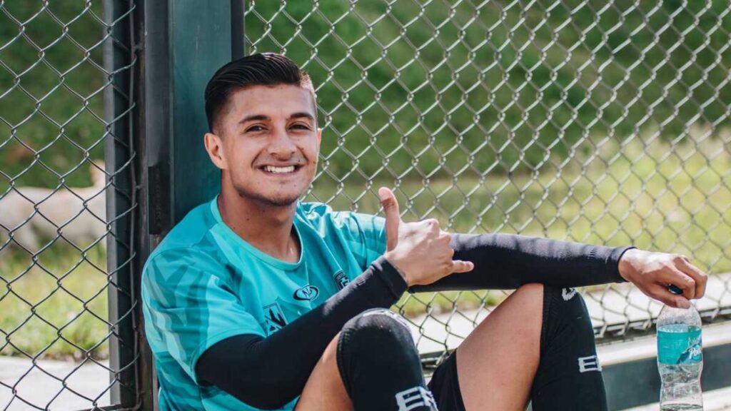 america cali mercado fichajes yeison guzman refuerzo incorporacion contratados contrataciones marcela gomez don tulio dirigencia dirigentes duenos equipo maximo accionista david gonzalez entrenador dt director tecnico clave llamada plantilla futbolistas junior nacional millonarios futbol profesional colombiano fpc liga betplay dimayor colombia fortaleza brasil