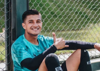 america cali mercado fichajes yeison guzman refuerzo incorporacion contratados contrataciones marcela gomez don tulio dirigencia dirigentes duenos equipo maximo accionista david gonzalez entrenador dt director tecnico clave llamada plantilla futbolistas junior nacional millonarios futbol profesional colombiano fpc liga betplay dimayor colombia fortaleza brasil