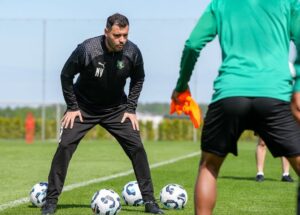 guillermo nazareno velez tecnico atletico nacional mercado fichajes refuerzos contrataciones contratados incorporaciones nuevos bolsa jugadores futbolistas pases oferta altas bajas salen llegan futbol profesional colombiano fpc liga betplay dimayor colombia colombiano transferencias transferidos ventana fichado diego arias gustavo fermani