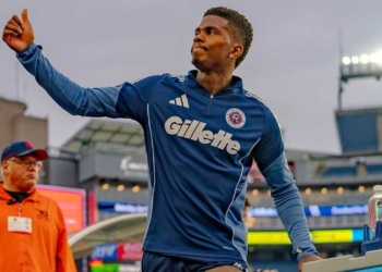 brayan ceballos independiente santafe mercado fichajes refuerzos contrataciones contratados incorporaciones nuevos bolsa jugadores futbolistas pases oferta altas bajas salen llegan futbol profesional colombiano fpc liga betplay dimayor colombia colombiano transferencias transferidos ventana fichado zaguero central new england revolution mls