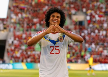 eduard bello atletico nacional mercado fichajes refuerzos contrataciones contratados incorporaciones nuevos bolsa jugadores futbolistas pases oferta altas bajas salen llegan futbol profesional colombiano fpc liga betplay dimayor colombia colombiano transferencias transferidos ventana fichado gustavo fermani carolina ardila