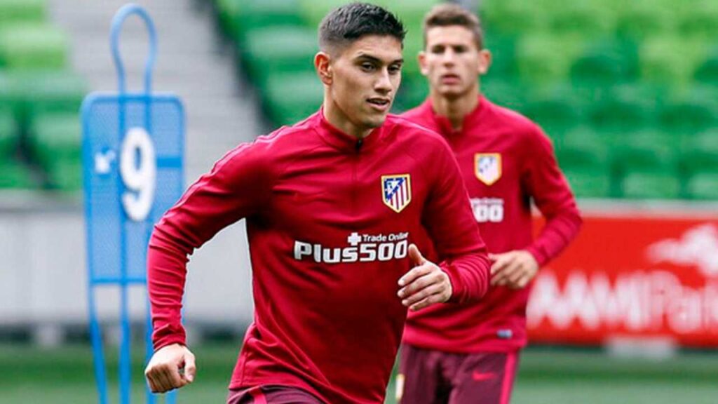 emiliano velasquez independiente santafe mercado fichajes refuerzos contrataciones contratados incorporaciones nuevos bolsa jugadores futbolistas pases oferta altas bajas salen llegan futbol profesional colombiano fpc liga betplay dimayor colombia colombiano transferencias transferidos ventana fichado pablo repetto eduardo mendez defensa central zaguero uruguayo copa libertadores 2026