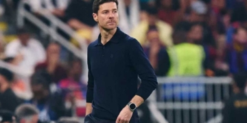 real madrid despide xabi alonso despedido echado florentino perez supercopa barcelona reemplazo ancelotti zidane alvaro arbeloa la liga espanola espana europa champions