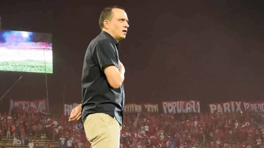 independiente medellin dim alejandro restrepo entrenador 2026