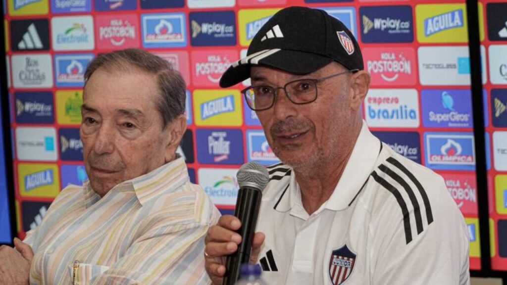fuad char alfredo arias junior barranquilla director tecnico dt entrenador lo echaron se fue renuncia lo sacaron eliminado cuadrangulares liga betplay dimayor futbol profesional colombiano fpc conmebol libertadores colombia renovacion renovado contrato
