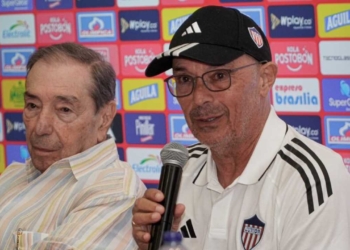 fuad char alfredo arias junior barranquilla director tecnico dt entrenador lo echaron se fue renuncia lo sacaron eliminado cuadrangulares liga betplay dimayor futbol profesional colombiano fpc conmebol libertadores colombia renovacion renovado contrato
