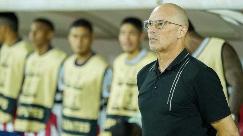 junior barranquilla alfredo arias renovacion campeon familia char fuiad dueno equipo dirigentes directivos director tecnico dt etrenador romelio goleada atletico nacional luis muriel teo gutierrez carlos bacca futbol profesional colombiano fpc dimayor liga betplat contrato