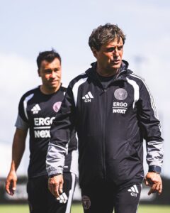 angel guillermo hoyos nuevo director tecnico inter miami dt entrenador lionel messi renuncia javier mascherano luis suarez sergio busquets david beckham barcelona masia colombia futbol colombiano once caldas tolima union magadalena mls estados unidos eeuu usa liga