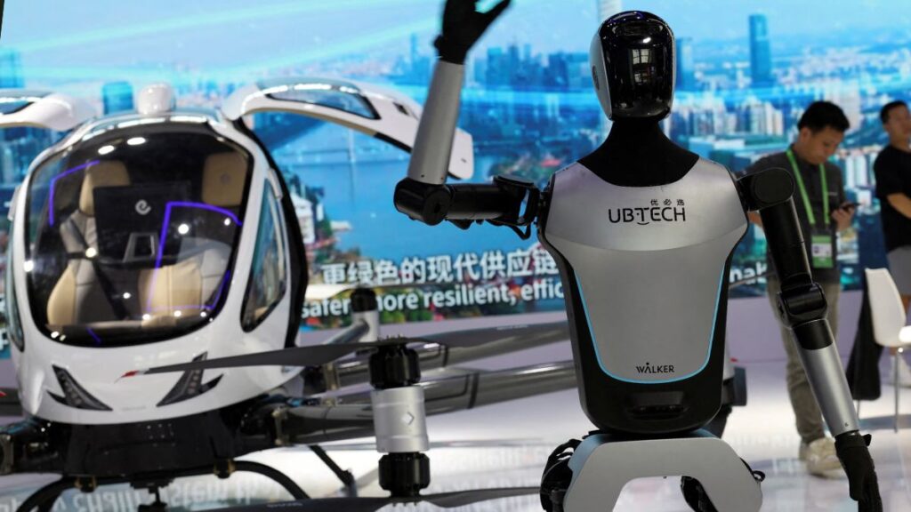 China prueba robots humanoides en su frontera con Vietnam y el dato que inquieta a los expertos no es su tecnología, sino dónde empezarán a trabajar