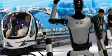 China prueba robots humanoides en su frontera con Vietnam y el dato que inquieta a los expertos no es su tecnología, sino dónde empezarán a trabajar