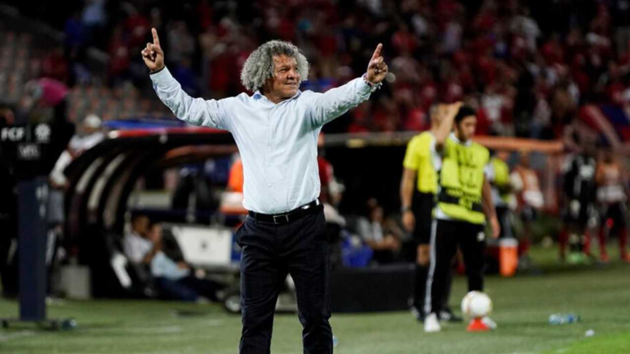 deportivo independiente medellin alberto gamero director tecnico dt entrenador nuevo duenos equipo raul giraldo dirigentes dirigencia gerencia federico spada daniel ossa presidente hibchada molesta hinchas poderoso montana atanasio girardot sale alejandro restrepo futbol profesional colombiano fpc liga betplay dimayor