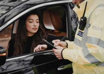 retenes colombia abusos vias carreteras policia transito documentos dinero denunciar minesterio transporte gobierno puente festivo plata