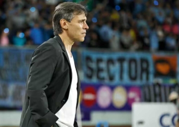 millonarios fabian bustos entrenador director tecnico dt sale se queda fuera renuncia lo buscan universitrio lima peru contratacion contratados refuerzos presidente enrique camacho dirigentes grupo clasificados 8 colombia futbol profesional colombiano fpc liga betplay dimayor bogota campin