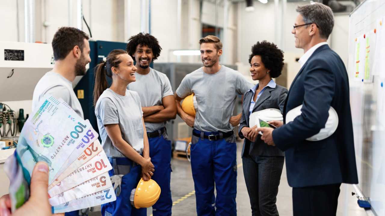 jornada laboral colombia reforma gobierno cambios horas extra transporte almuerzo pagos nocturnos recargas empresas estado jefes empleados beneficios subsidios oficinas