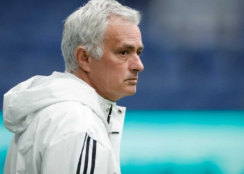 jose mourinho nuevo director tecnico real amdrid entrenador dt pide refuerzos fichajes incorporaciones portugues vitinha clave psg mediocampo volante futbol espanol espana champions league