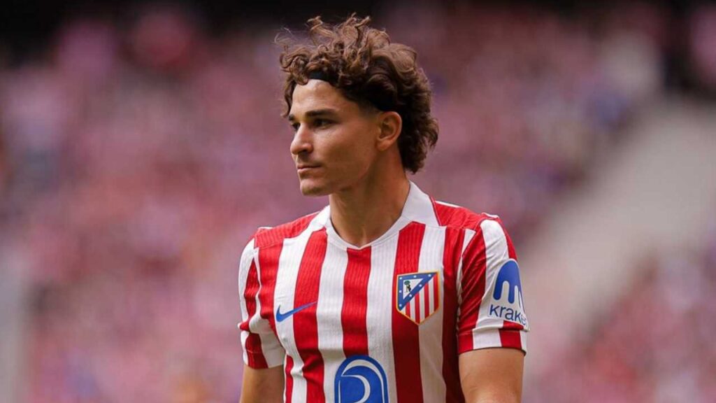 julian alvarez atletico madrid fichaje barcelona interes comunica se va hansi flick lo pide director tecnico entrenador diego simeone champions league aclara rumores mercado transferencias contrataciones verano europa espana futbol espanol al liga juli argentino chiringuito