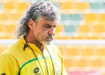 atletico bucaramanga leonel alvarez dt entrenador director tecnico salida echado renuncia plata fuera nuevo directivos dirigentes oscar presidente junta duenos maximo aciconista plantilla jugadores crisis futbol profesional colombiano fpc liga betplay dimayor alberto gamero pablo peirano polilla da silva