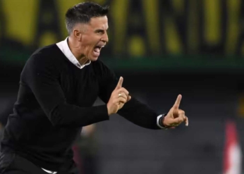 atletico bucaramanga pablo peirano nuevo director tecnico dt entrenador se fue leonel alvarez lo ehcaron eliminado los 8 liga betplay dimayor futbol profesional colombiano fpc regresa independiente santafe final campeon calendario clausula presidente equipo duenos junta directivos dirigentes maximo accionista