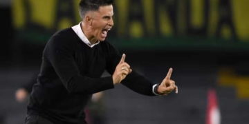 atletico bucaramanga pablo peirano nuevo director tecnico dt entrenador se fue leonel alvarez lo ehcaron eliminado los 8 liga betplay dimayor futbol profesional colombiano fpc regresa independiente santafe final campeon calendario clausula presidente equipo duenos junta directivos dirigentes maximo accionista