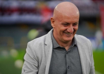 independiente santafe pablo repetto entrenador dt director tecnico se va fuera echado renuncia emelec busca uruguayo vicente sanchez futbol profesional colombiano fpc dimayor liga betplay campin bogota