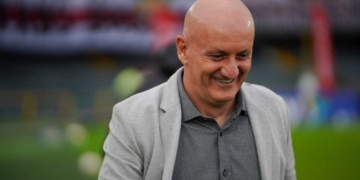 independiente santafe pablo repetto entrenador dt director tecnico se va fuera echado renuncia emelec busca uruguayo vicente sanchez futbol profesional colombiano fpc dimayor liga betplay campin bogota