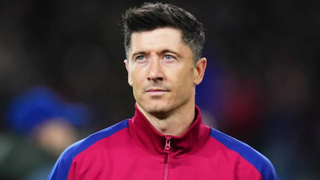 robert lewandowski futbol club barcelona contrato renovacion temporada eliminacion eliminado champions league campeon liga futbol espanol espana cule catalan barca camp nou hansi flick ofertas propuestas italia juventus milan