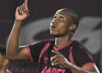 yoshan valois historia lanus fichaje rusia