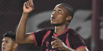 yoshan valois historia lanus fichaje rusia