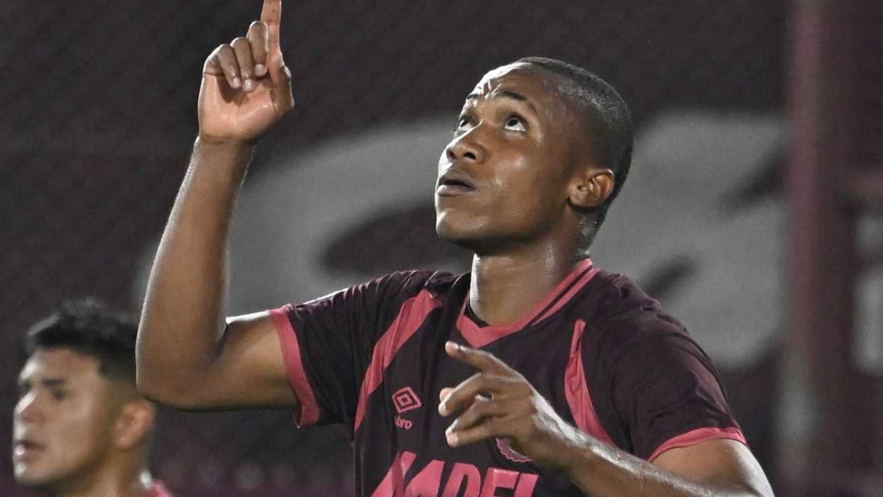 yoshan valois historia lanus fichaje rusia