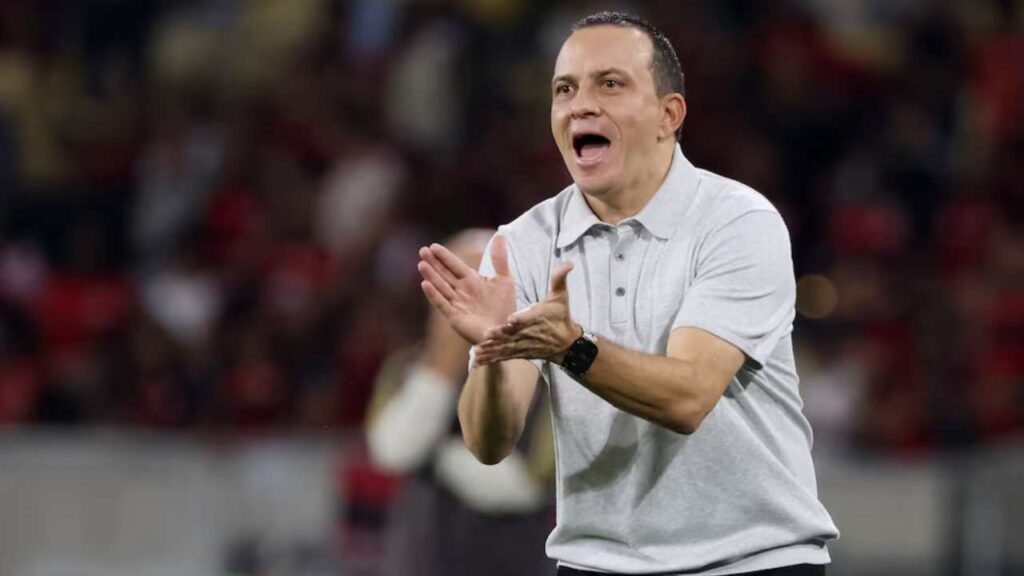 alejandro restrepo nuevo entrenador dt junior barranquilla reemplazo alfredo arias familia char duenos equipos fuad fracaso copa libertadores figura plantilla contrataciones refuerzos fichajes futbol profesional colombiano fpc liga betplay dimayor metropolitano