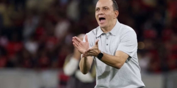 alejandro restrepo nuevo entrenador dt junior barranquilla reemplazo alfredo arias familia char duenos equipos fuad fracaso copa libertadores figura plantilla contrataciones refuerzos fichajes futbol profesional colombiano fpc liga betplay dimayor metropolitano