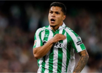 cucho hernandez fichaje barcelona barca real betis mercado verano refuerzos contrataciones delantera reemplazo lewandowski goleador oferta barato joan laporta deco pellegrini