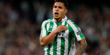 cucho hernandez fichaje barcelona barca real betis mercado verano refuerzos contrataciones delantera reemplazo lewandowski goleador oferta barato joan laporta deco pellegrini