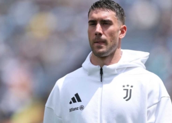 dusan vlahovic delantero serbio fichaje real madrid jose mourinho nuevo dt director tecnico entrenador mercado fuerzos contrataciones incorporaciones plantilla atacante juventus contrato alto salario serie a italia italiana futbol espanol espana liga