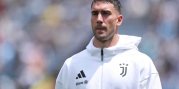 dusan vlahovic delantero serbio fichaje real madrid jose mourinho nuevo dt director tecnico entrenador mercado fuerzos contrataciones incorporaciones plantilla atacante juventus contrato alto salario serie a italia italiana futbol espanol espana liga