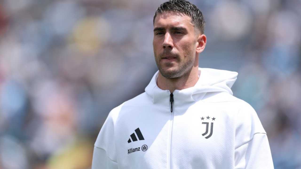 dusan vlahovic delantero serbio fichaje real madrid jose mourinho nuevo dt director tecnico entrenador mercado fuerzos contrataciones incorporaciones plantilla atacante juventus contrato alto salario serie a italia italiana futbol espanol espana liga