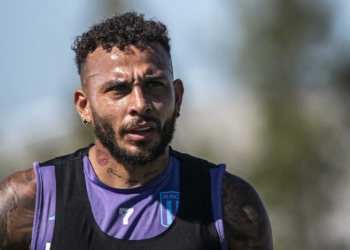 duvan verrgara junior barranquilla mercado pases fichajes refuerzos contrataciones contratados incorporaciones nuevos bolsa jugadores futbolistas oferta altas bajas salen llegan futbol profesional colombiano fpc liga betplay dimayor colombia colombiano transferencias transferidos ventana fichado america cali atletico nacional racing avellaneda argentina