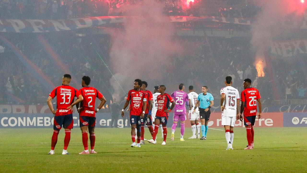 deportivo independiente medellin dim atanasio girardot escandalo copa libertadores conmebol partido suspendido cancelado hinchas hinchadas problemas violencia estadio danos flamengo pide puntos