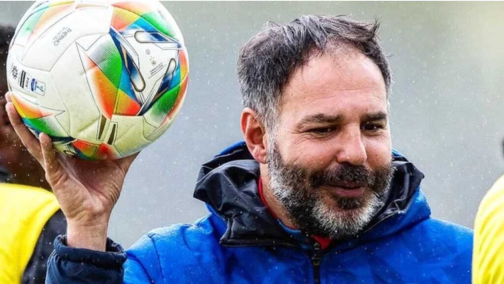 jonathan risueno entrenador deportivo pasto sancionado suspendido dimayor varios partidos fechas jornadas polemico director tecnico espanol incidentes barranquilla junior aficionados tribuna futbol profesional colombiano fpc liga betplay dimayor
