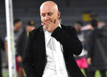 independiente santafe pablo repetto director tecnico dt entrenador echado fuera renuncia eliminado liga betplay presidente eduardo mendez futbol profesional colombiano fpc campin dimayor playoffs