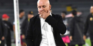 independiente santafe pablo repetto director tecnico dt entrenador echado fuera renuncia eliminado liga betplay presidente eduardo mendez futbol profesional colombiano fpc campin dimayor playoffs