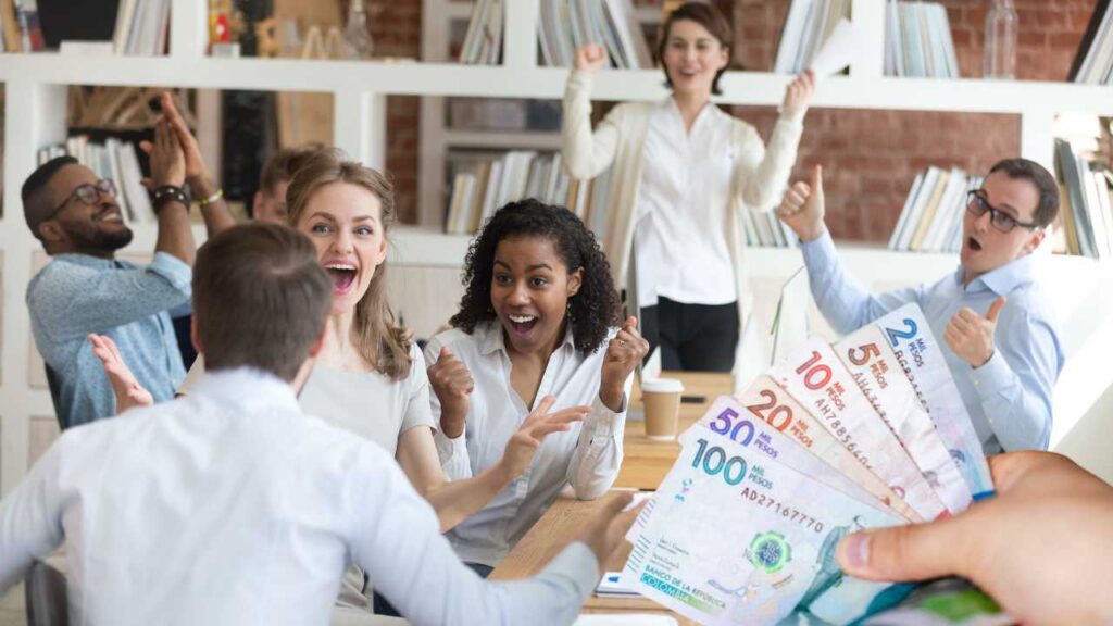 pago horas extras colombia domingos festivos recargo nocturno nominas empleados trabajadores reforma laboral empresas companias duenos jefes oficinas emoresarios comercios diurno salud transporte seguridad social tarifas