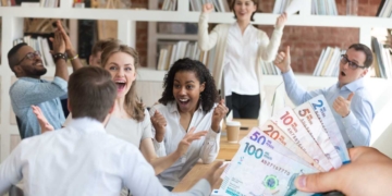 pago horas extras colombia domingos festivos recargo nocturno nominas empleados trabajadores reforma laboral empresas companias duenos jefes oficinas emoresarios comercios diurno salud transporte seguridad social tarifas