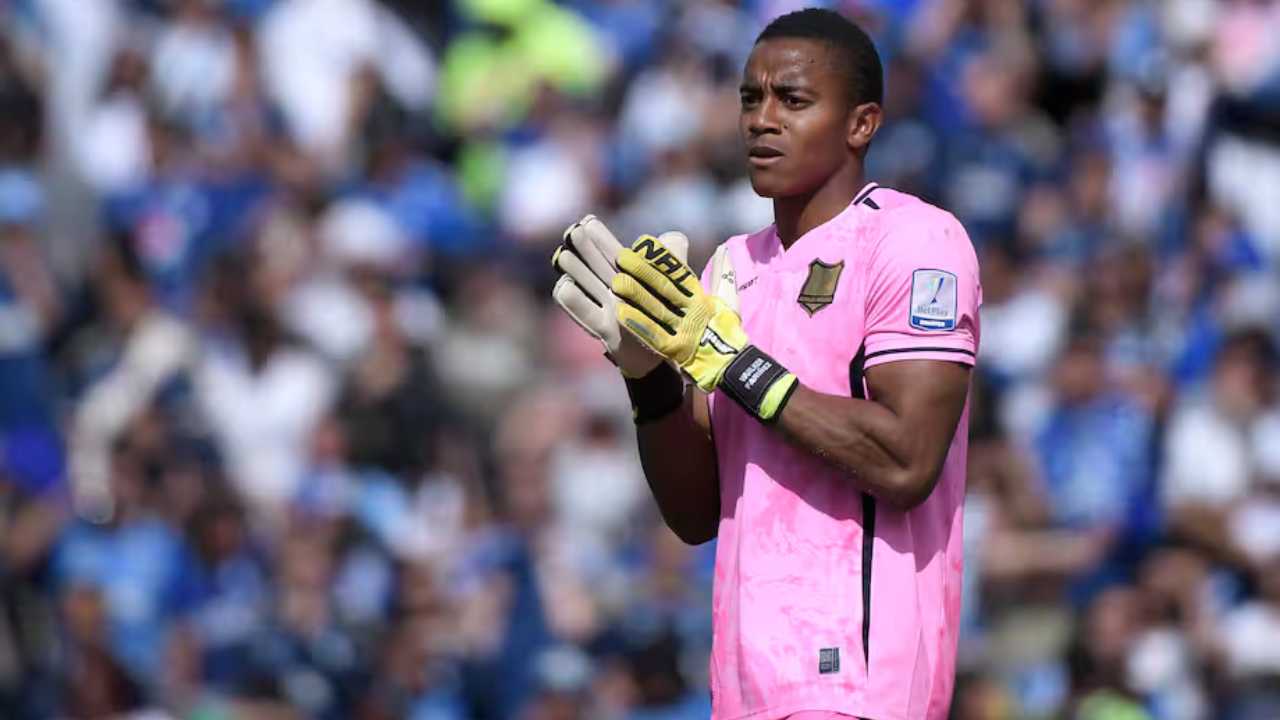wuilker farinez regresa millonarios arquero fichaje suena radar rumor mercado futbol profesional colombiano fpc liga betplay dimayor goleado atanasio girardot nacional lesion estatura no convence fabian bustos transferencias plantilla jugadores negociaciones refuerzos incorporaciones ocntrataciones ocntratados novoa de amores