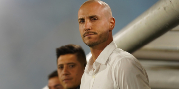 david gonzalez america de cali continuidad director tecnico entrenador dt rojo escarlata valle del cauca echado fuera destituido comunicado malos resultados molestia hinchada hinchas pascual guerrero eliminacion copa sudaericana liga betplay dimayor futbol profesional colombiano plata dinero contrato fpc duenos equipos dirigentes dirigencia tulio y marcela gomez