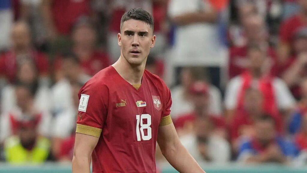 dusan vlahovic barcelona mercado fichajes transferencias verano europa 2026 liga espanola espana premier league inglaterra futbol ingles espanol champions campeones refuerzos contrataciones contratados clausula euros millones ficha contrato transpaso incorporaciones