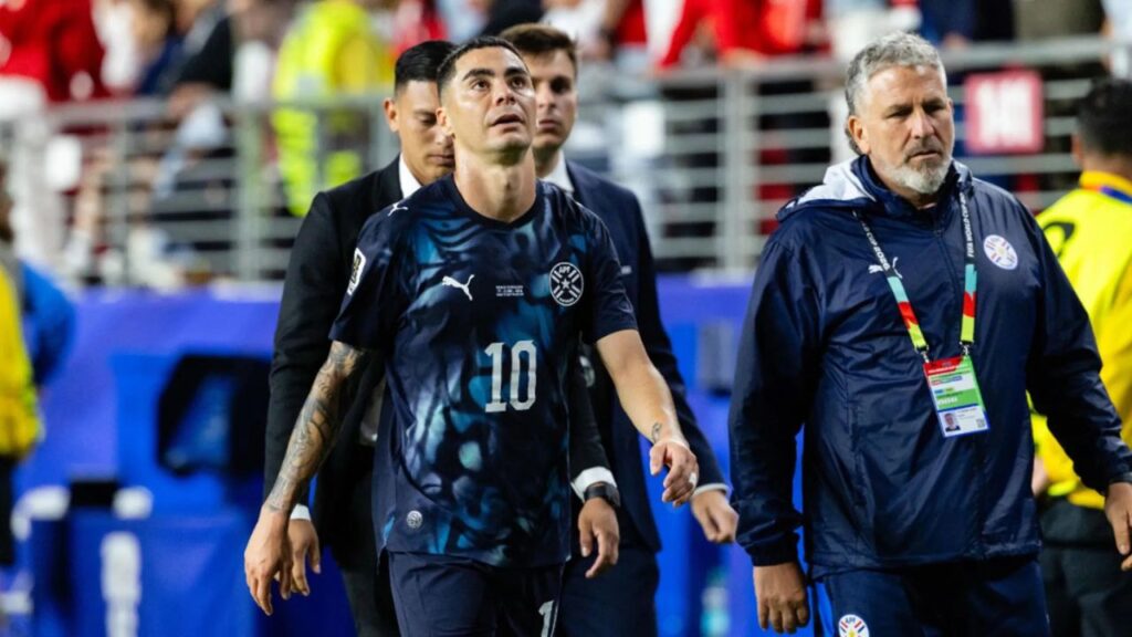 miguel almiron paraguay tarjeta rosa nueva regla mundial 2026 copa mundo mundial fifa estados unidos mexico canada selecciones clasificatorias fifa sedes estadios fixture mundialistas